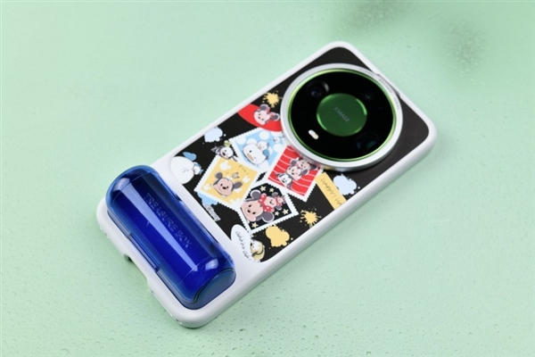 华为Mate 90 Pro Max典藏版上手:翡冷翠很抢眼!积木壳也有新玩法 华为Mate 90 Pro Max典藏版上手:翡冷翠很抢眼!积木壳也有新玩法