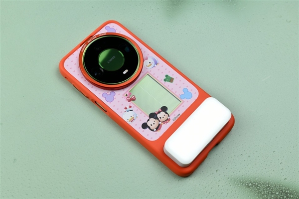 华为Mate 90 Pro Max典藏版上手:翡冷翠很抢眼!积木壳也有新玩法 华为Mate 90 Pro Max典藏版上手:翡冷翠很抢眼!积木壳也有新玩法