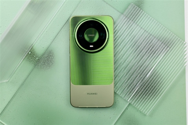 华为Mate 90 Pro Max典藏版上手:翡冷翠很抢眼!积木壳也有新玩法 华为Mate 90 Pro Max典藏版上手:翡冷翠很抢眼!积木壳也有新玩法