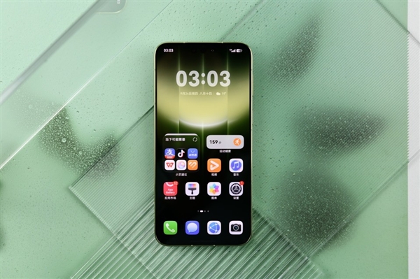 华为Mate 90 Pro Max典藏版上手:翡冷翠很抢眼!积木壳也有新玩法 华为Mate 90 Pro Max典藏版上手:翡冷翠很抢眼!积木壳也有新玩法