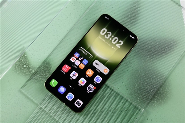 华为Mate 90 Pro Max典藏版上手:翡冷翠很抢眼!积木壳也有新玩法 华为Mate 90 Pro Max典藏版上手:翡冷翠很抢眼!积木壳也有新玩法
