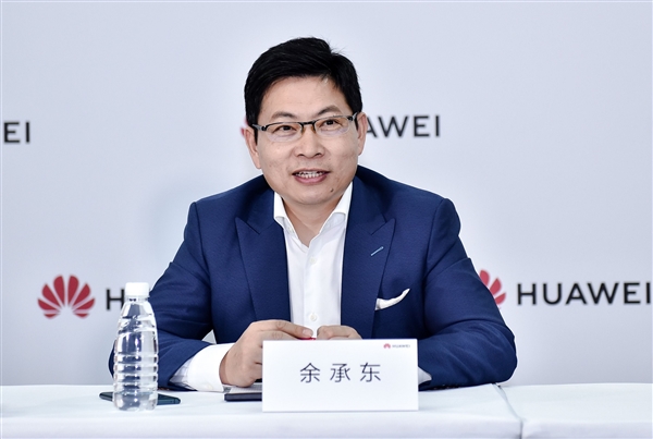 Mate 90系列起售价5999元！余承东：内存大涨的今天华为定价良心且有诚意