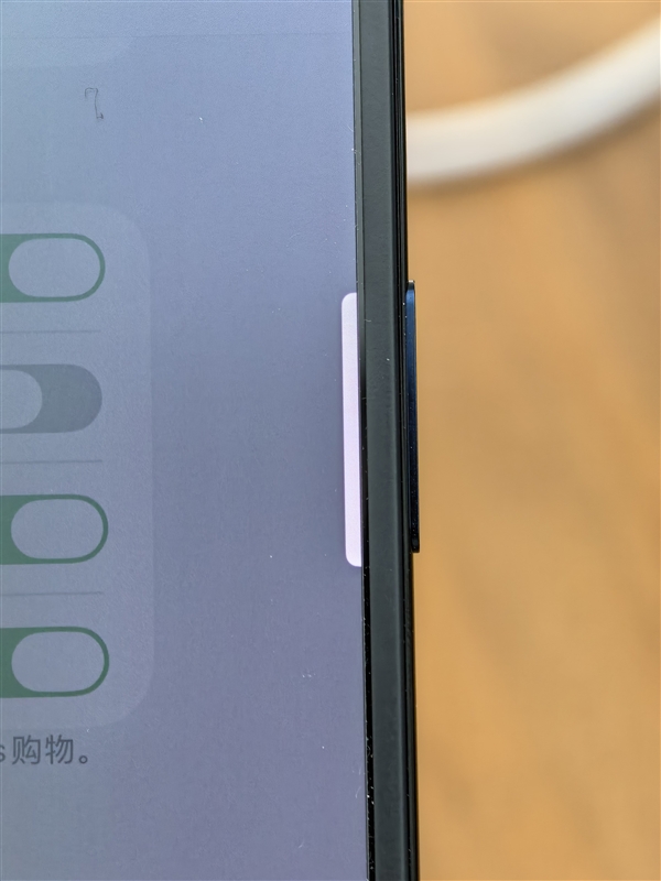 iPhone Duo指纹UI和实体按键没对齐：强迫症看了难受